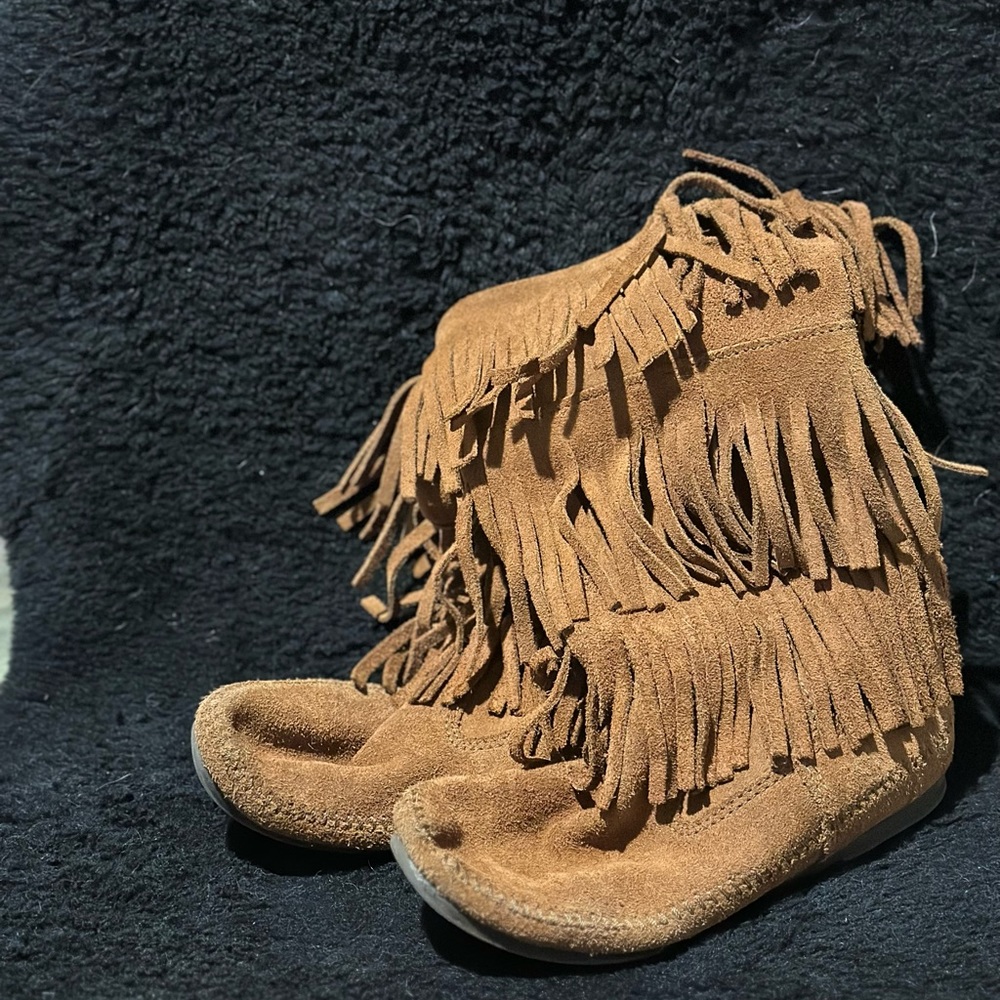 Minnetonka 3-Layer Fringe Boot